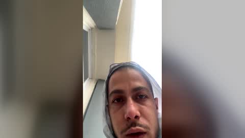 Snapshot of essde123 chatting on December 15, 2:21 pm essde123 online show from December 15, 2:21 pm