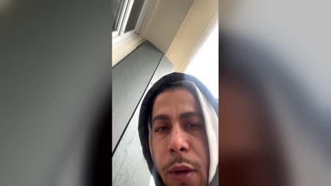 Snapshot of essde123 chatting on December 16, 12:43 pm essde123 online show from December 16, 12:43 pm