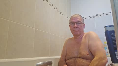 Snapshot of essexb0y chatting on February 21, 9:13 am EssexB0y online show from February 21, 9:13 am