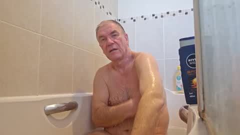 Snapshot of essexb0y chatting on March 1, 11:17 am EssexB0y online show from March 1, 11:17 am