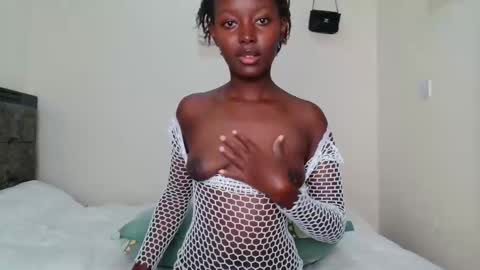 Snapshot of essypetite chatting on December 16, 7:41 pm essypetite online show from December 16, 7:41 pm