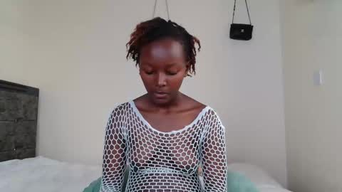 Snapshot of essypetite chatting on December 17, 12:00 pm essypetite online show from December 17, 12:00 pm