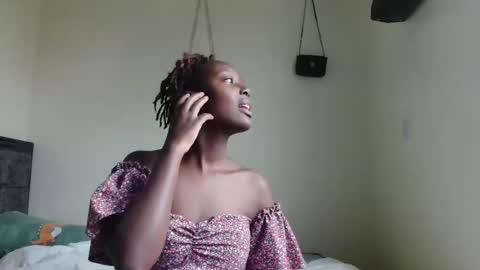 Snapshot of essypetite chatting on December 21, 8:32 am essypetite online show from December 21, 8:32 am