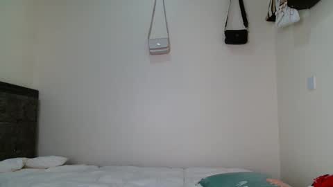 Snapshot of essypetite chatting on January 9, 11:35 am essypetite online show from January 9, 11:35 am