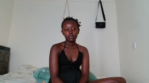 Snapshot of essypetite chatting on January 12, 11:37 am essypetite online show from January 12, 11:37 am