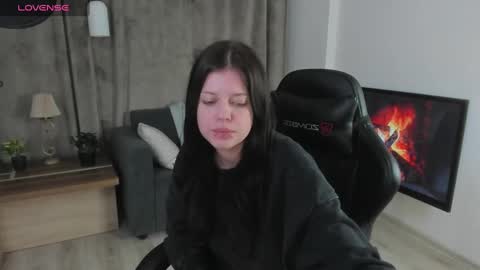 Snapshot of este_ria chatting on December 4, 3:26 am esteria online show from December 4, 3:26 am