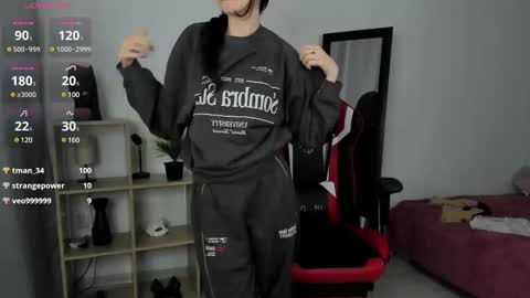 Snapshot of este_ria chatting on December 6, 6:15 am esteria online show from December 6, 6:15 am