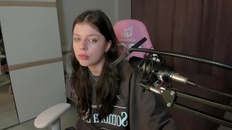 Snapshot of este_ria chatting on December 9, 4:34 am esteria online show from December 9, 4:34 am