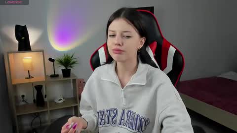 Snapshot of este_ria chatting on December 10, 5:33 pm esteria online show from December 10, 5:33 pm