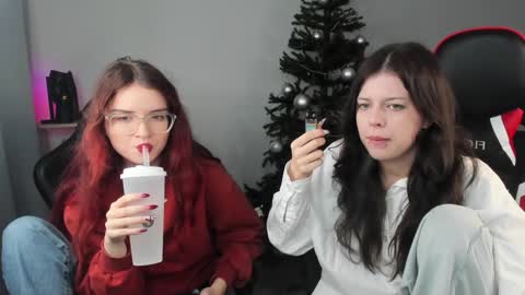 Snapshot of este_ria chatting on December 23, 9:08 pm esteria online show from December 23, 9:08 pm