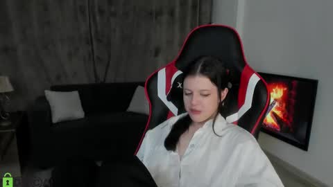 Snapshot of este_ria chatting on December 26, 3:16 am esteria online show from December 26, 3:16 am