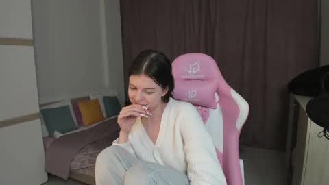 Snapshot of este_ria chatting on December 31, 2:51 am esteria online show from December 31, 2:51 am