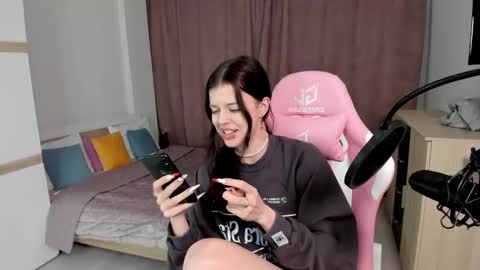 Snapshot of este_ria chatting on January 4, 12:05 am esteria online show from January 4, 12:05 am