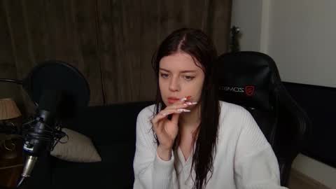 Snapshot of este_ria chatting on January 11, 2:20 am esteria online show from January 11, 2:20 am