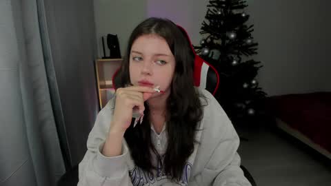 Snapshot of este_ria chatting on January 12, 3:07 am esteria online show from January 12, 3:07 am