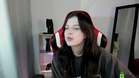 Snapshot of este_ria chatting on January 18, 6:43 pm esteria online show from January 18, 6:43 pm