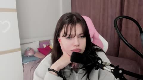 Snapshot of este_ria chatting on February 26, 10:36 am esteria online show from February 26, 10:36 am