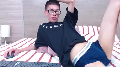 Snapshot of esteban_carlton chatting on March 5, 5:50 pm ESTEBAN CARLTON online show from March 5, 5:50 pm