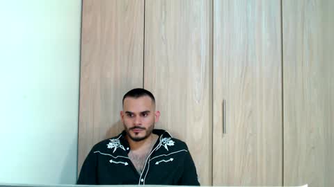 Esteban Fernandez online show from February 7, 11:45 pm