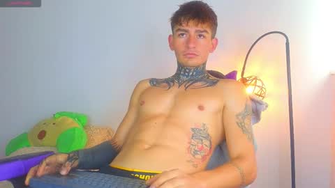 Esteban independent model online show from January 13, 2:11 pm