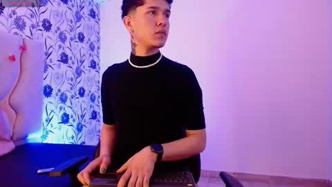 Snapshot of estefan_tay chatting on February 5, 8:35 pm estefan_tay online show from February 5, 8:35 pm