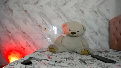 estefani robles online show from April 11, 11:20 pm