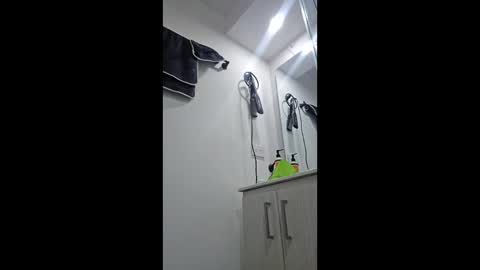 Snapshot of estefanii_r chatting on January 13, 1:27 pm Estefanii R online show from January 13, 1:27 pm