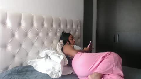 Snapshot of estefi1073162 chatting on March 5, 4:13 pm valeria online show from March 5, 4:13 pm