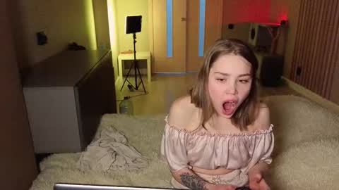 Estelle online show from February 5, 7:07 pm