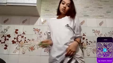 Snapshot of estellekirbo chatting on February 20, 2:06 pm estellekirbo online show from February 20, 2:06 pm