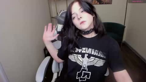 Ester  online show from March 28, 4:06 pm