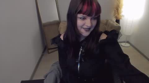 Snapshot of estertwilight chatting on June 18, 4:11 pm Ester online show from June 18, 4:11 pm