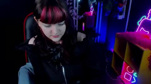Snapshot of estertwilight chatting on June 23, 4:16 pm Ester online show from June 23, 4:16 pm