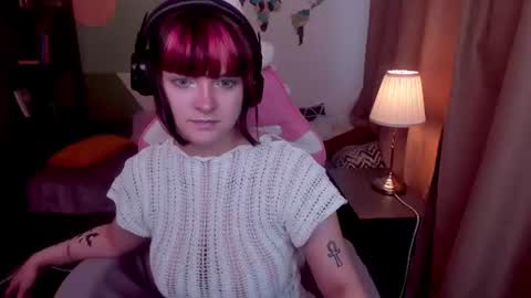 Snapshot of estertwilight chatting on July 4, 3:51 pm Ester online show from July 4, 3:51 pm