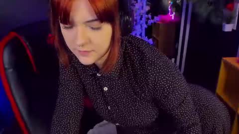 Snapshot of estertwilight chatting on July 30, 4:17 pm Ester online show from July 30, 4:17 pm