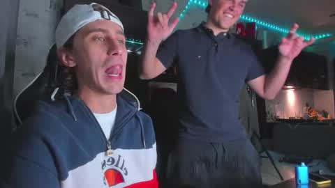 Snapshot of esthetics_boys chatting on September 29, 10:36 pm LOUIS online show from September 29, 10:36 pm