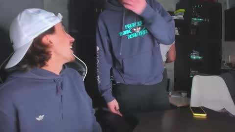 Snapshot of esthetics_boys chatting on November 5, 7:25 pm LOUIS online show from November 5, 7:25 pm