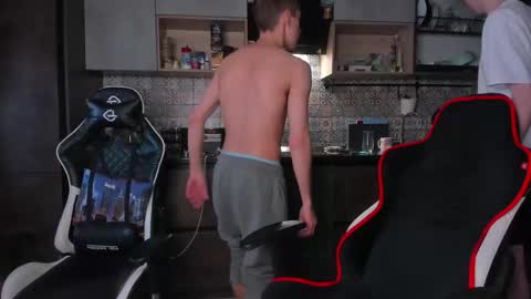 LOUIS online show from February 5, 11:15 am