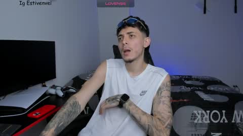 estivenvel online show from March 25, 4:46 pm