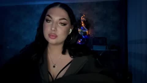 Snapshot of estrellaibbotson chatting on February 28, 3:46 pm Lola online show from February 28, 3:46 pm