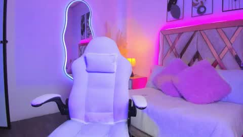 Snapshot of estrellavega_ chatting on February 5, 1:38 pm Estrella online show from February 5, 1:38 pm