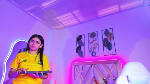 Snapshot of estrellavega_ chatting on February 10, 1:15 pm Estrella online show from February 10, 1:15 pm