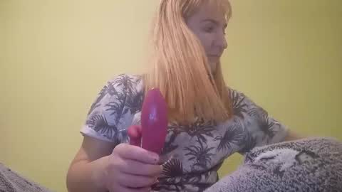 Snapshot of estrellawalters chatting on December 1, 4:51 pm estrellawalters online show from December 1, 4:51 pm