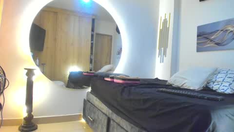 Snapshot of estudiosnia chatting on February 2, 5:42 am AmberDisny online show from February 2, 5:42 am