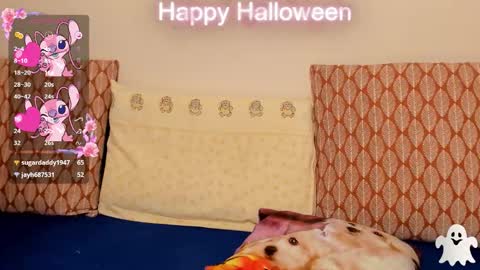 Snapshot of esty_siela chatting on October 31, 7:26 pm lets get to know each other better in pm online show from October 31, 7:26 pm