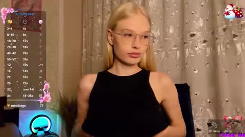 Snapshot of esty_siela chatting on November 29, 1:36 pm lets get to know each other better in pm online show from November 29, 1:36 pm