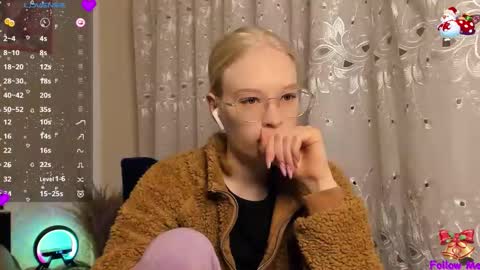 Snapshot of esty_siela chatting on November 30, 1:04 pm lets get to know each other better in pm online show from November 30, 1:04 pm