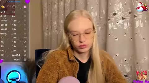 Snapshot of esty_siela chatting on December 1, 9:36 am lets get to know each other better in pm online show from December 1, 9:36 am