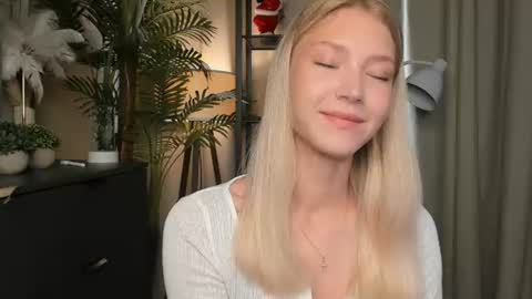 Snapshot of eternity_cuite chatting on July 10, 6:39 am Natalie online show from July 10, 6:39 am