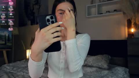 Snapshot of eternity_is_endless chatting on March 3, 7:43 am Mary online show from March 3, 7:43 am